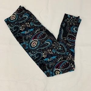 Butter soft leggings plus size fits sizes 14-20.